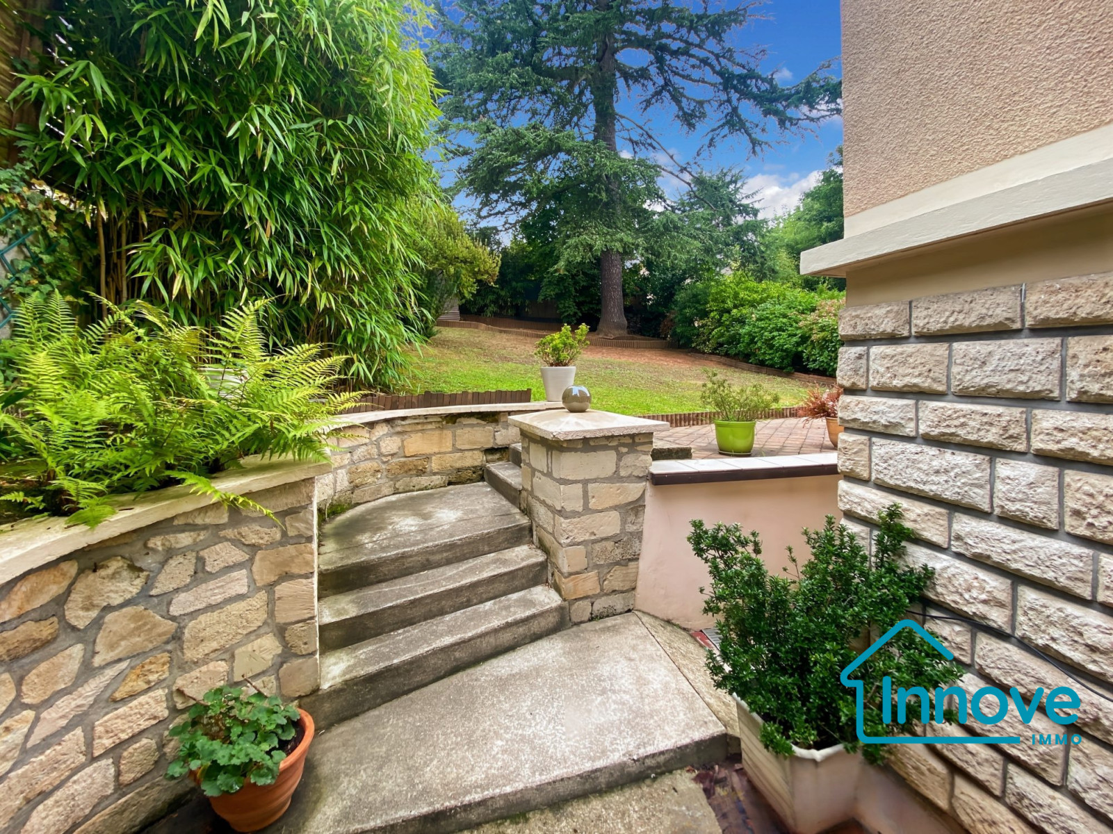 
                                                Vente
                                                 Le village - Maison 8 pièces- 5 chambres