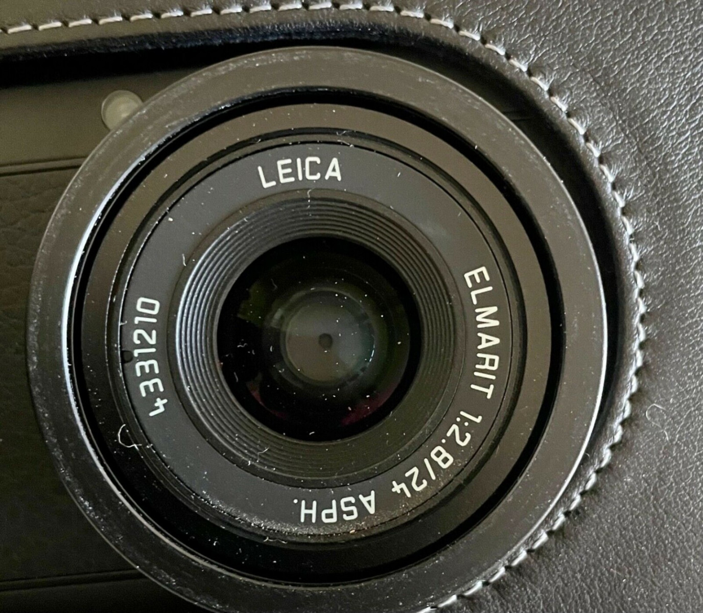 
                                                Photo
                                                 Leica X2 + viseur + étui cuir + dragonne cuir