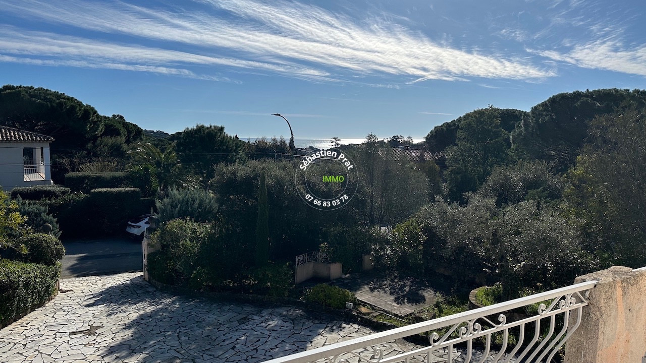 
                                                Vente
                                                 Les Issambres – Villa 9 pièces 187m2 avec piscine