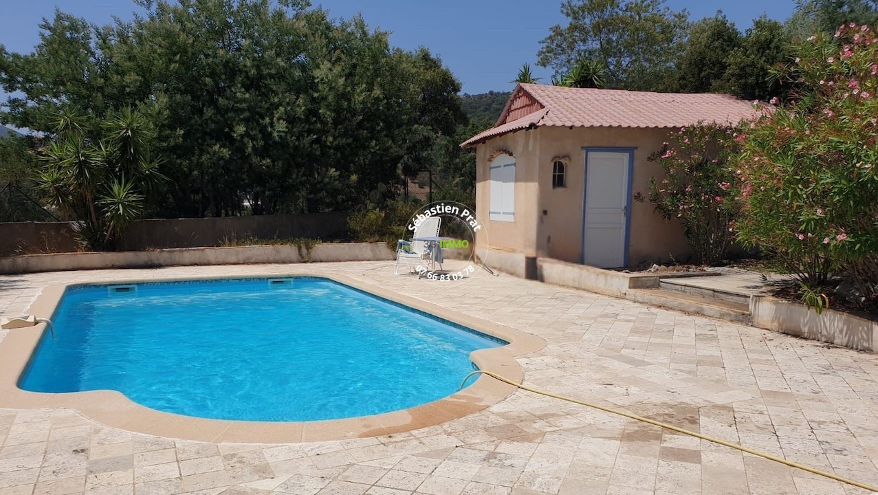 
                                                Vente
                                                 Les Issambres – Villa 9 pièces 187m2 avec piscine