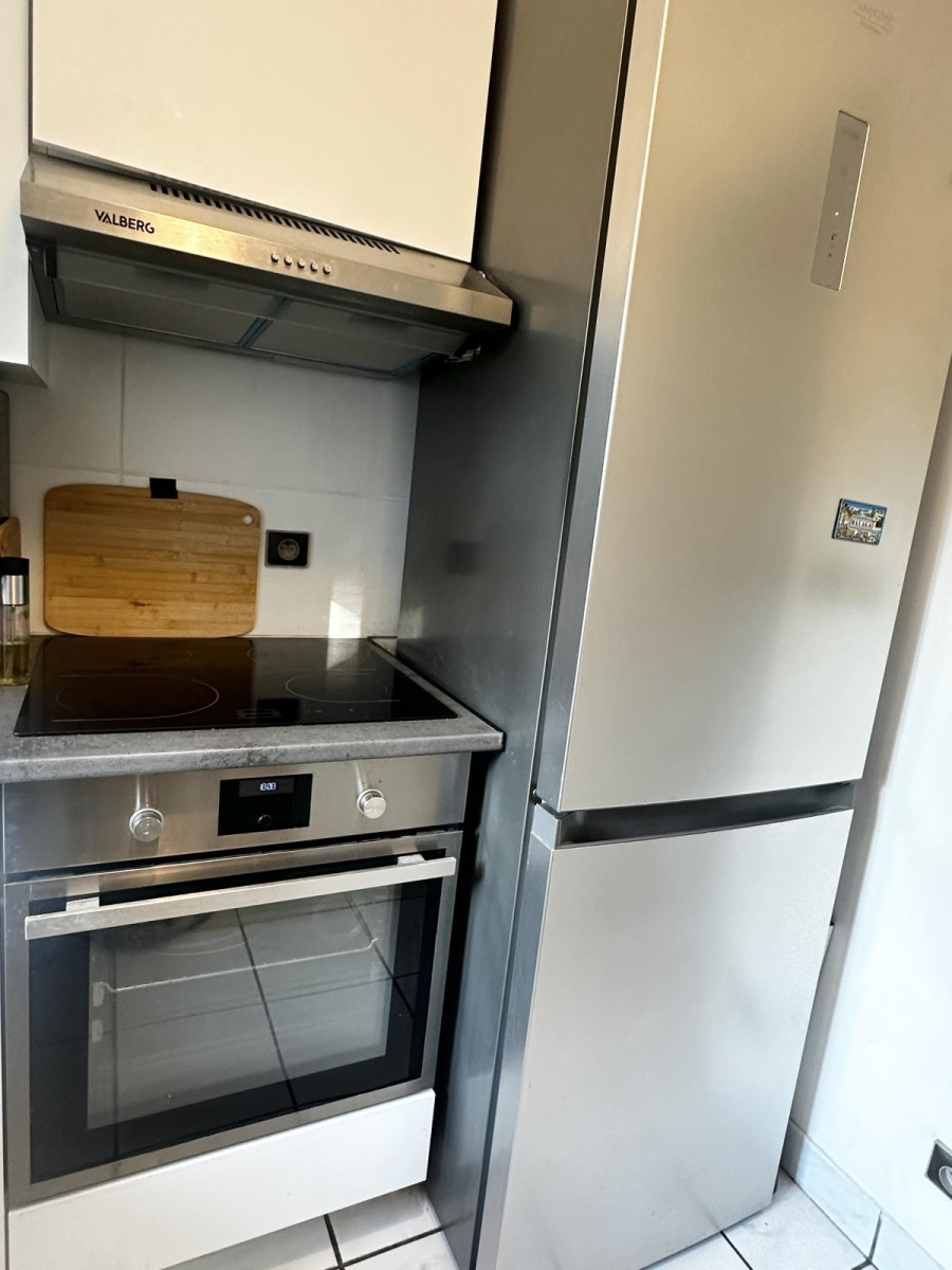 
                                                Location
                                                 Les Lilas, 2p 46m², Parking, meublé, lumineux