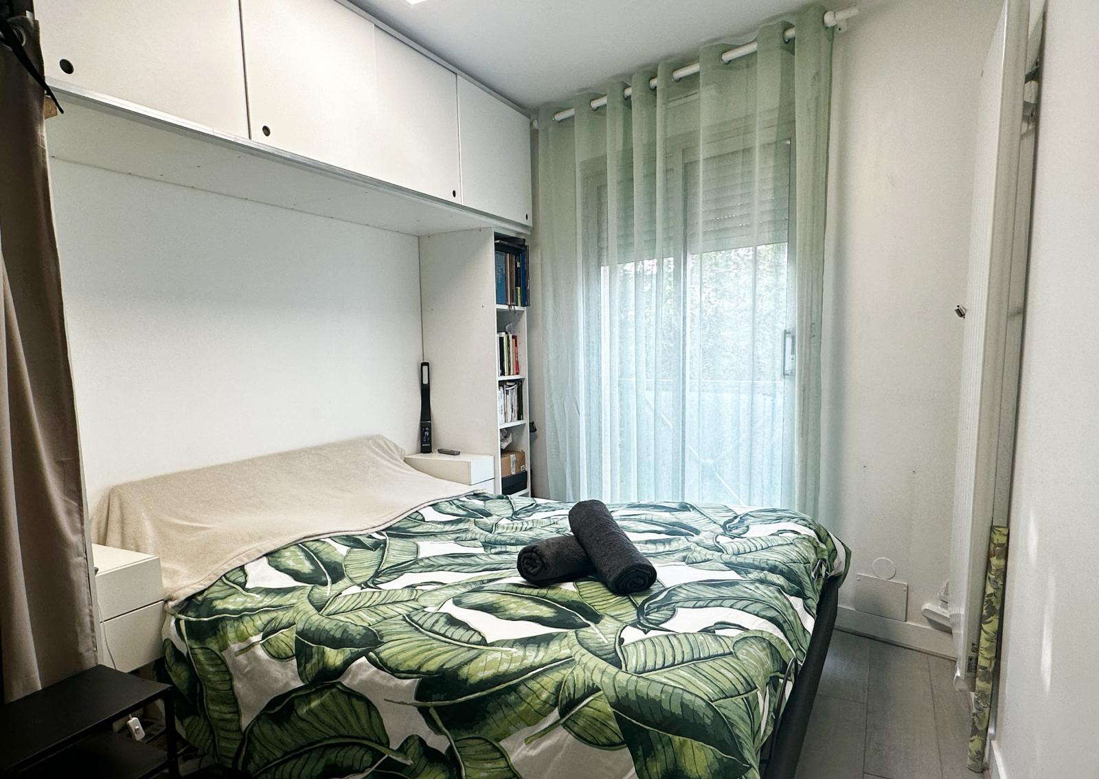 
                                                Location
                                                 Les Lilas, 2p 46m², Parking, meublé, lumineux