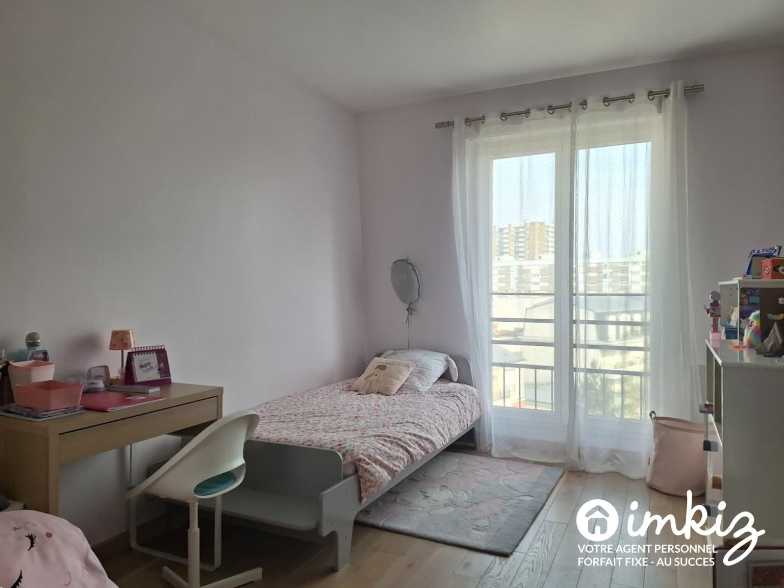 
                                                Vente
                                                 Les Lilas 4P de 136 m² dernier étage DPE C