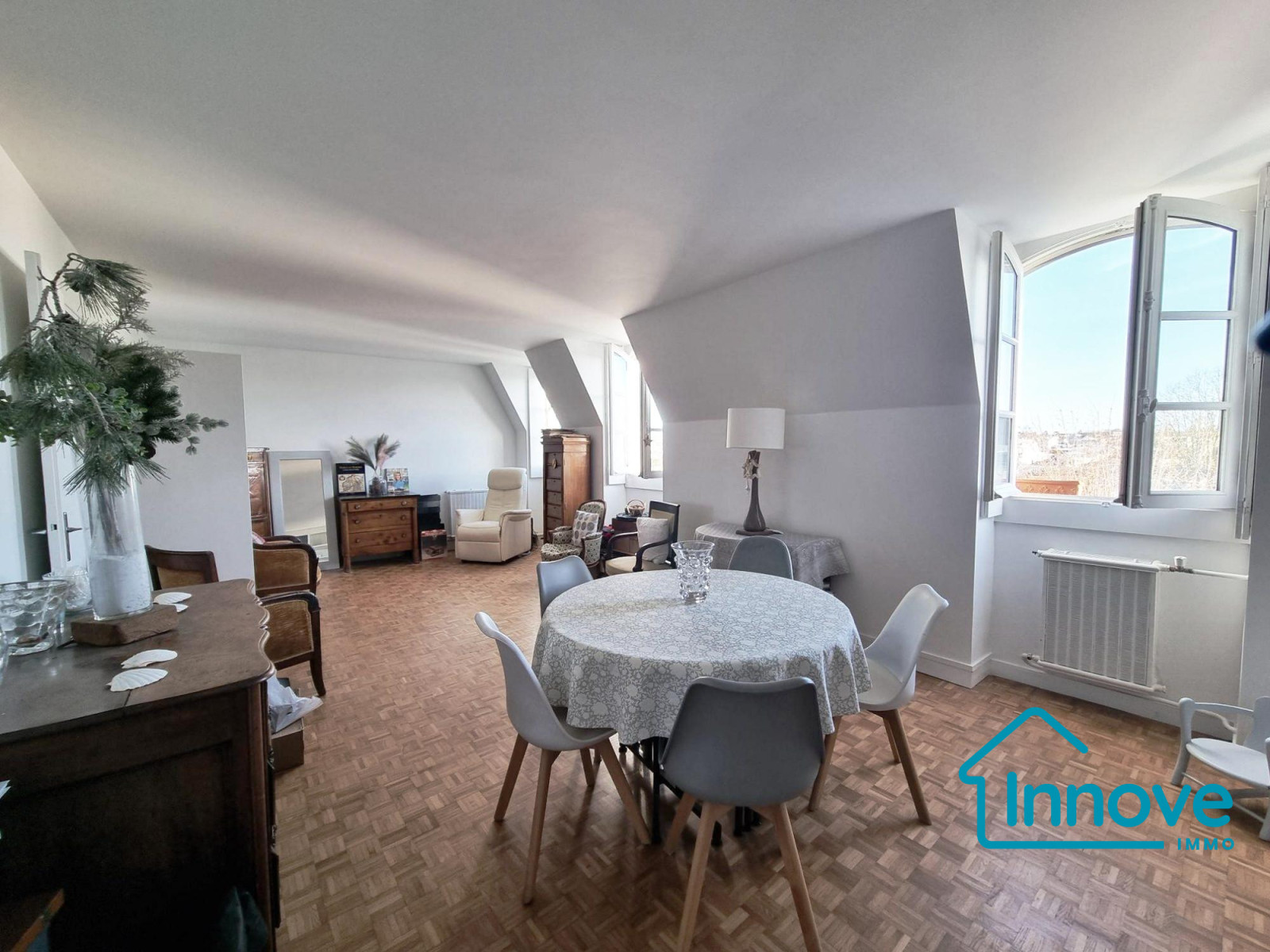 
                                                Vente
                                                 Les Prés en dernier étage appartement 3 chambres