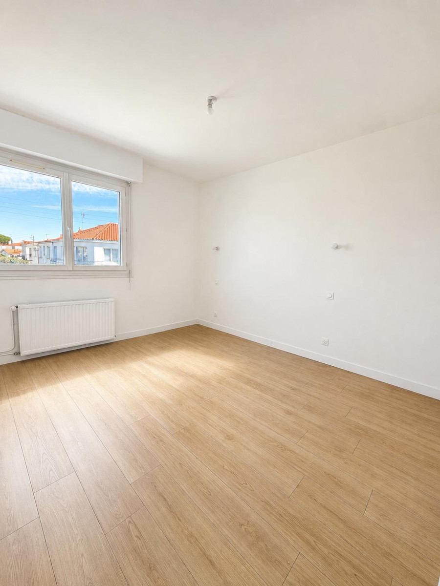 
                                                Vente
                                                 LES SABLES-D’OLONNE – T4 RÉNOVÉ AVEC BALCON – 3 CHAMBRES