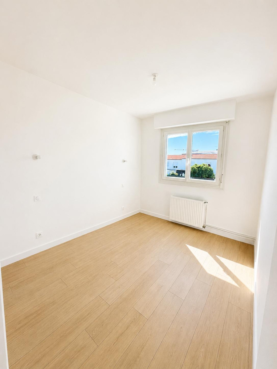 
                                                Vente
                                                 LES SABLES-D’OLONNE – T4 RÉNOVÉ AVEC BALCON – 3 CHAMBRES