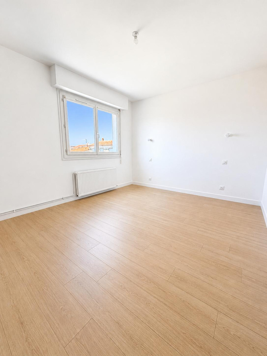 
                                                Vente
                                                 LES SABLES-D’OLONNE – T4 RÉNOVÉ DE 74,58 M² AVEC BALCON – 3 CHAMBRES