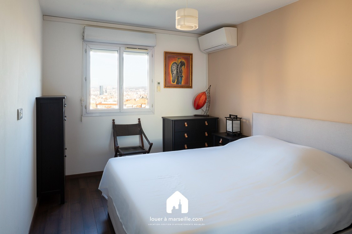 
                                                Location
                                                 Les toits de Tellene