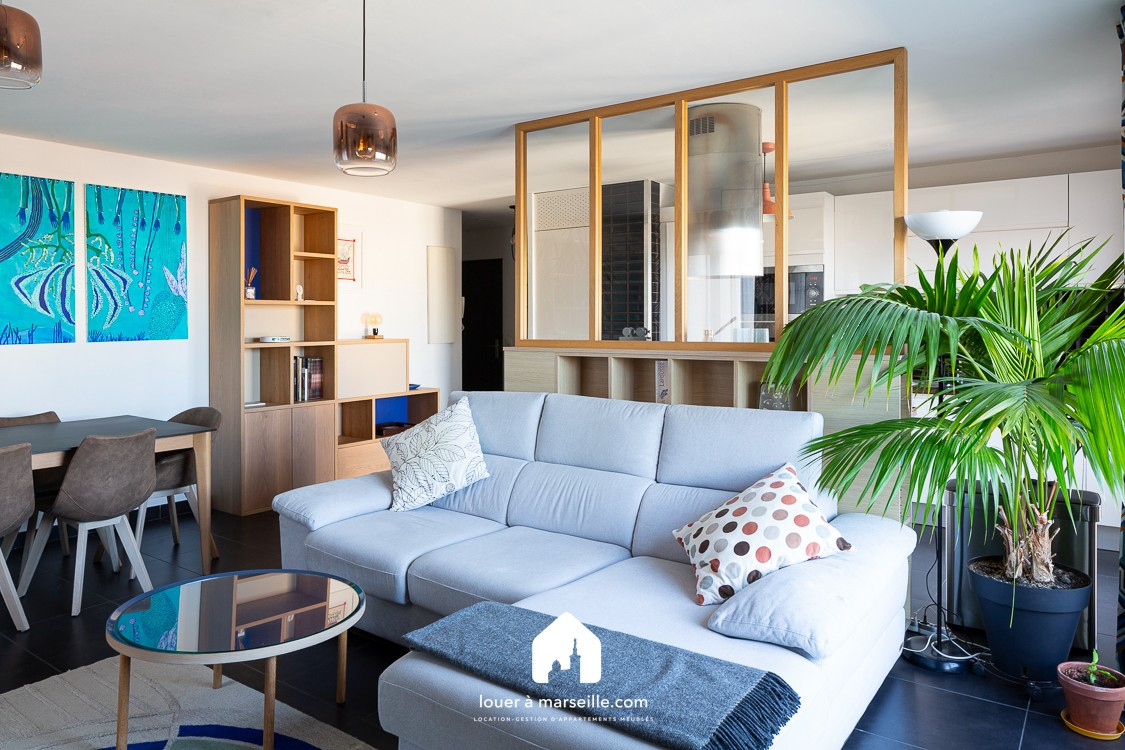 
                                                Location
                                                 Les toits de Tellene