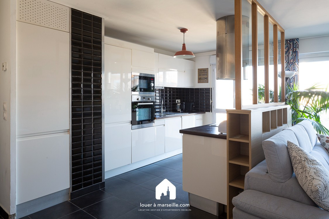 
                                                Location
                                                 Les toits de Tellene