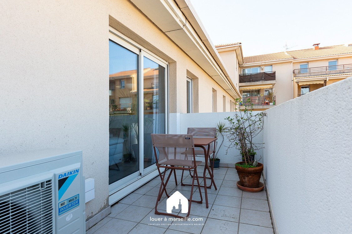 
                                                Location
                                                 Les toits de Tellene