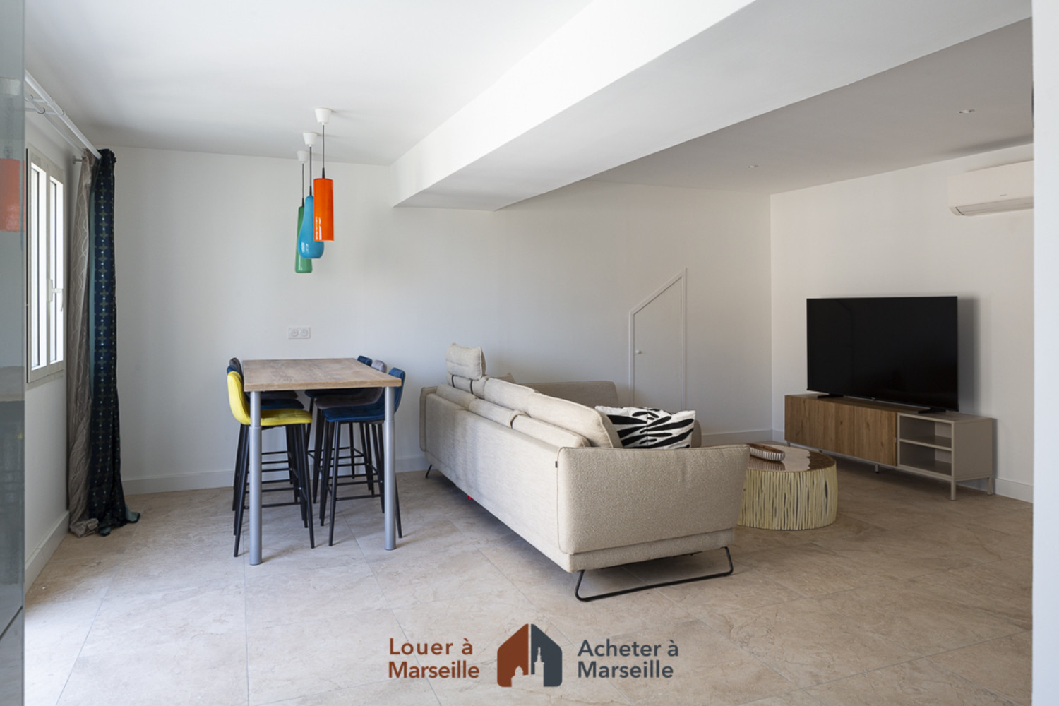 
                                                Location
                                                 Les vagues