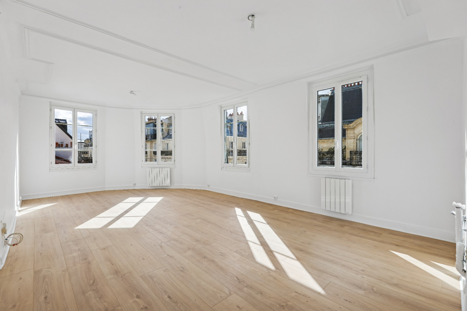 
                                                Vente
                                                 Levallois - 34 Rivay