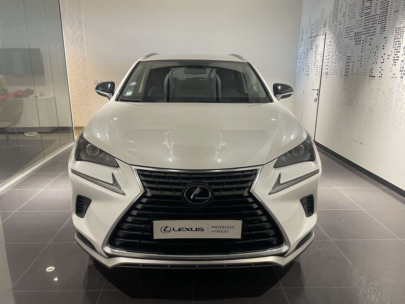 
                                                Voiture
                                                 LEXUS NX 300H HYBRIDE 2WD MC DESIGN APP MY21 SR