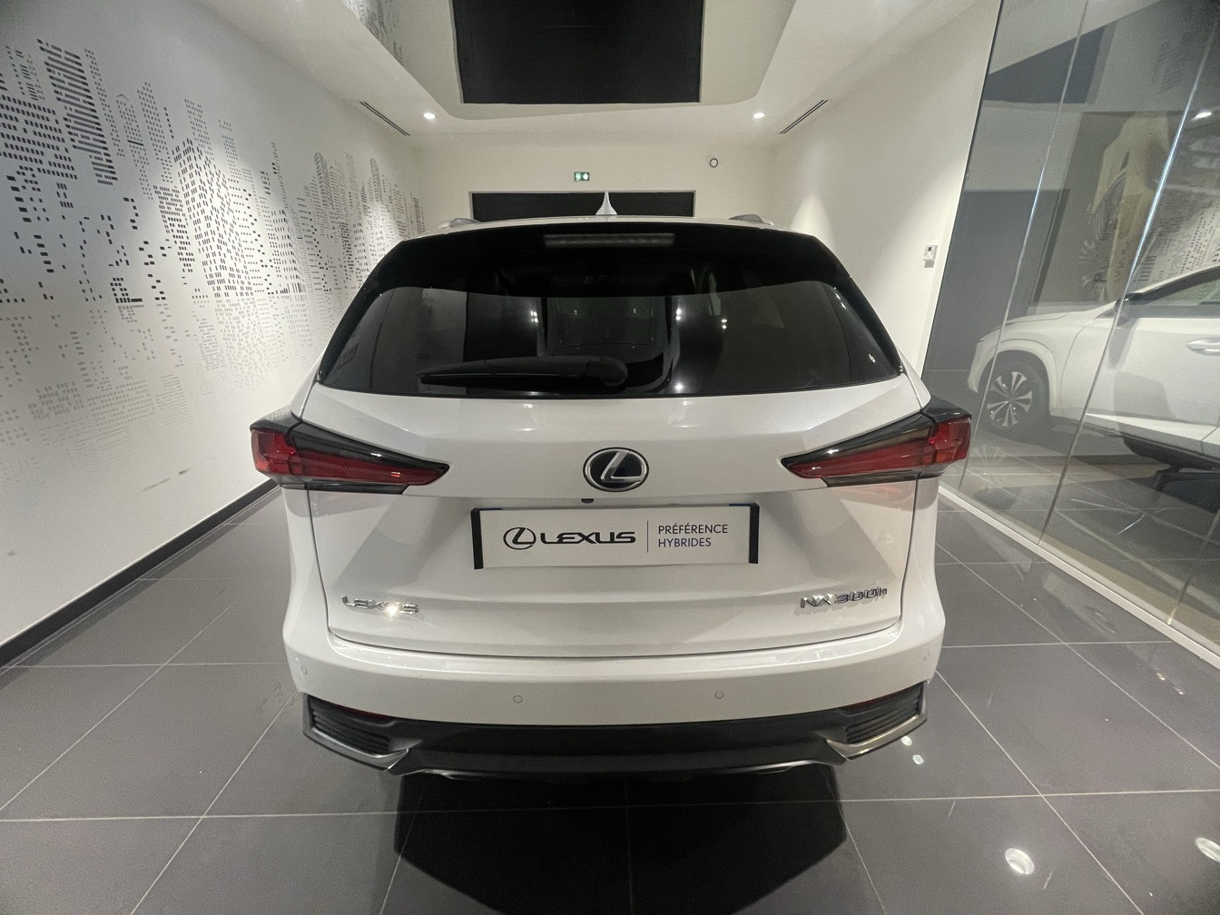 
                                                Voiture
                                                 LEXUS NX 300H HYBRIDE 2WD MC DESIGN APP MY21 SR