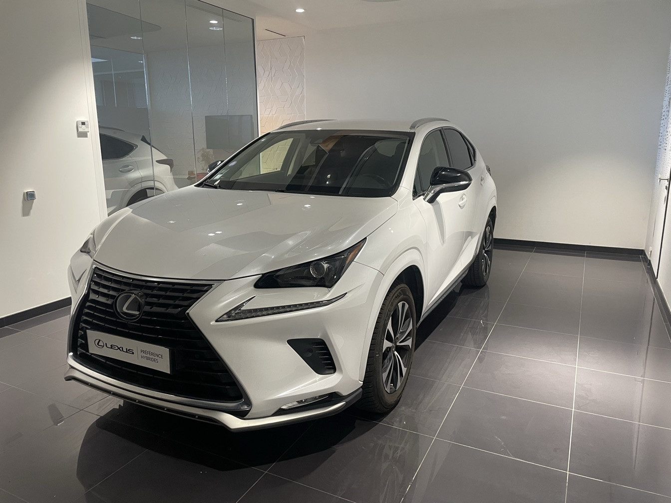 
                                                Voiture
                                                 LEXUS NX 300H HYBRIDE 2WD MC DESIGN APP MY21 SR