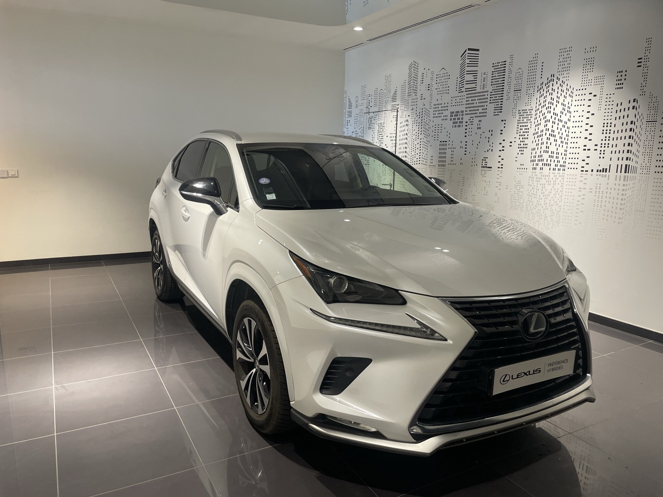 
                                                Voiture
                                                 LEXUS NX 300H HYBRIDE 2WD MC DESIGN APP MY21 SR