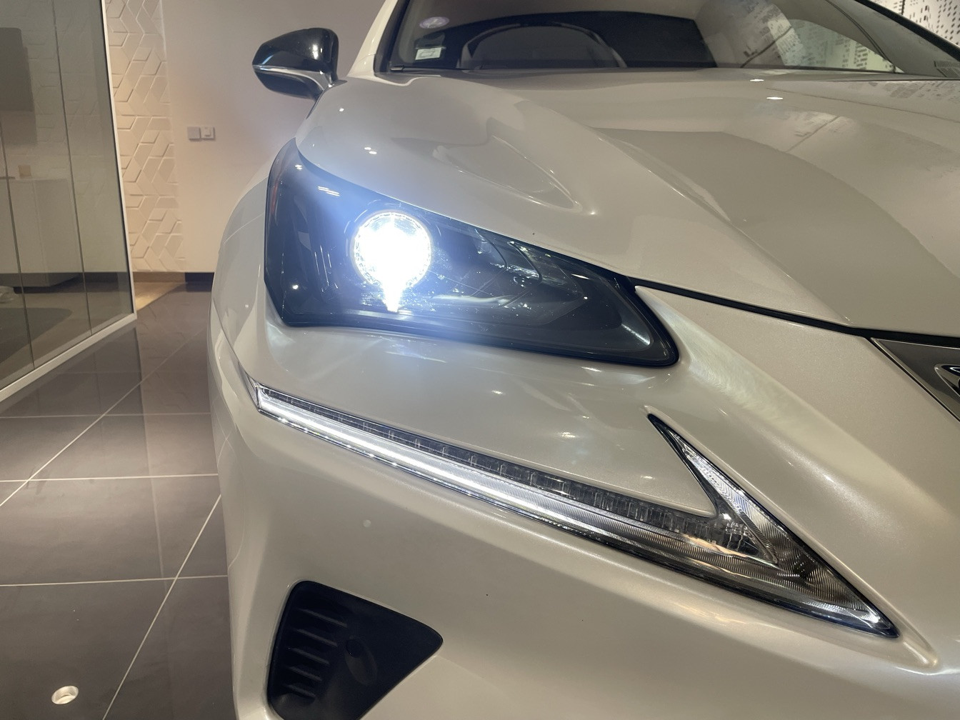 
                                                Voiture
                                                 LEXUS NX 300H HYBRIDE 2WD MC DESIGN APP MY21 SR