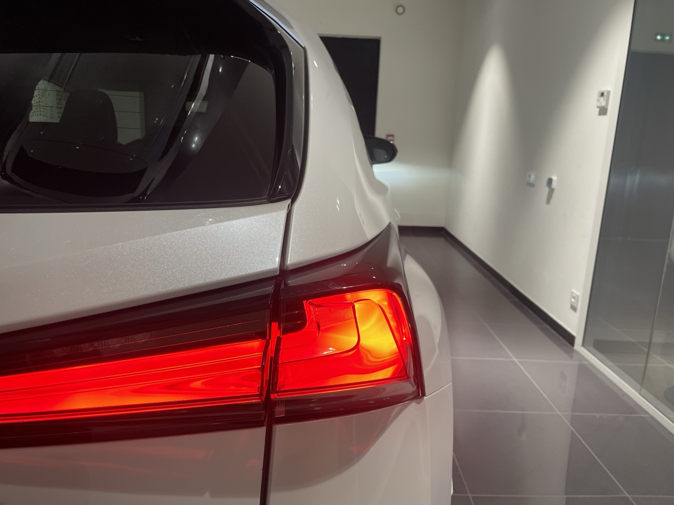 
                                                Voiture
                                                 LEXUS NX 300H HYBRIDE 2WD MC DESIGN APP MY21 SR