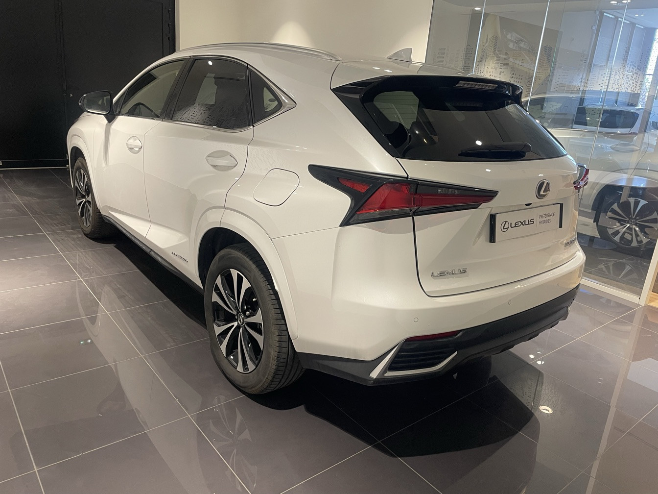 
                                                Voiture
                                                 LEXUS NX 300H HYBRIDE 2WD MC DESIGN APP MY21 SR