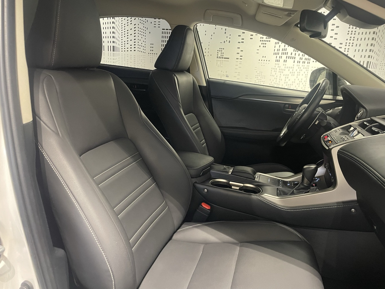 
                                                Voiture
                                                 LEXUS NX 300H HYBRIDE 2WD MC DESIGN APP MY21 SR