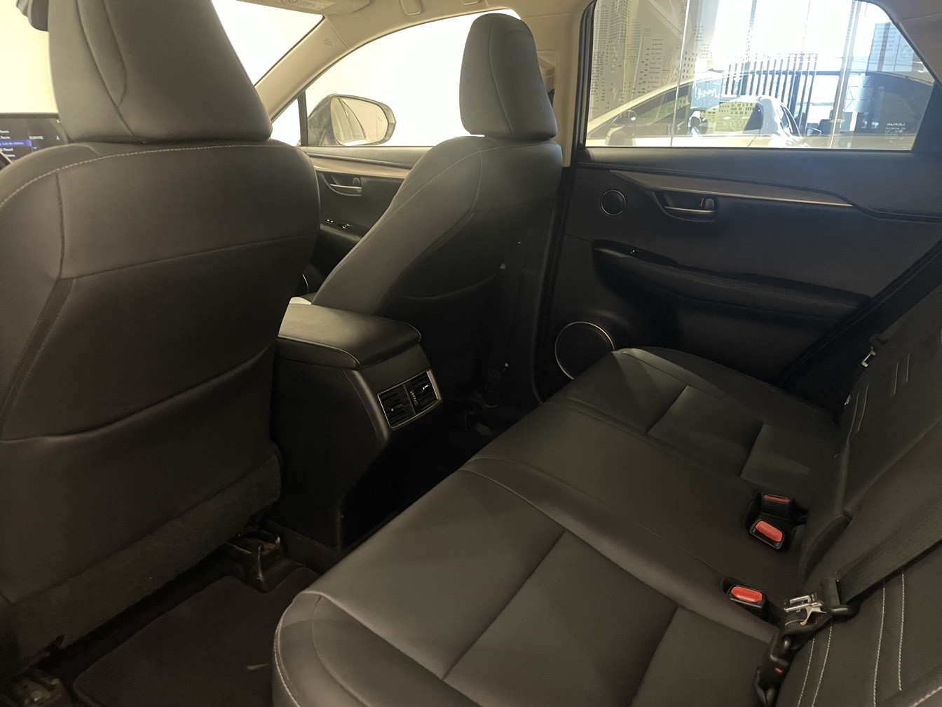 
                                                Voiture
                                                 LEXUS NX 300H HYBRIDE 2WD MC DESIGN APP MY21 SR