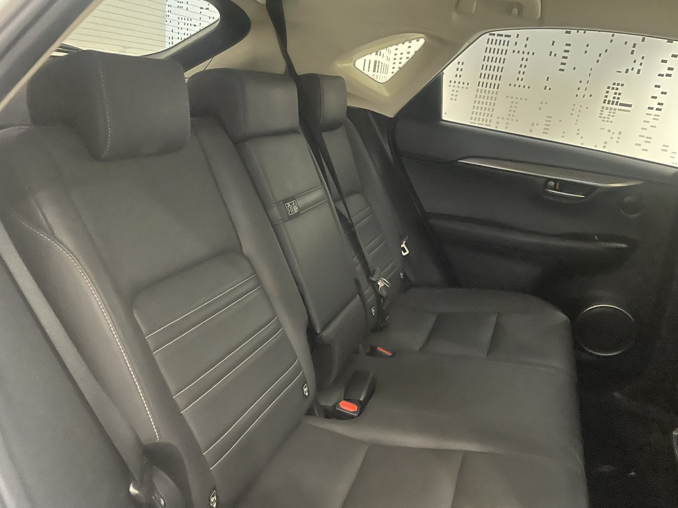 
                                                Voiture
                                                 LEXUS NX 300H HYBRIDE 2WD MC DESIGN APP MY21 SR