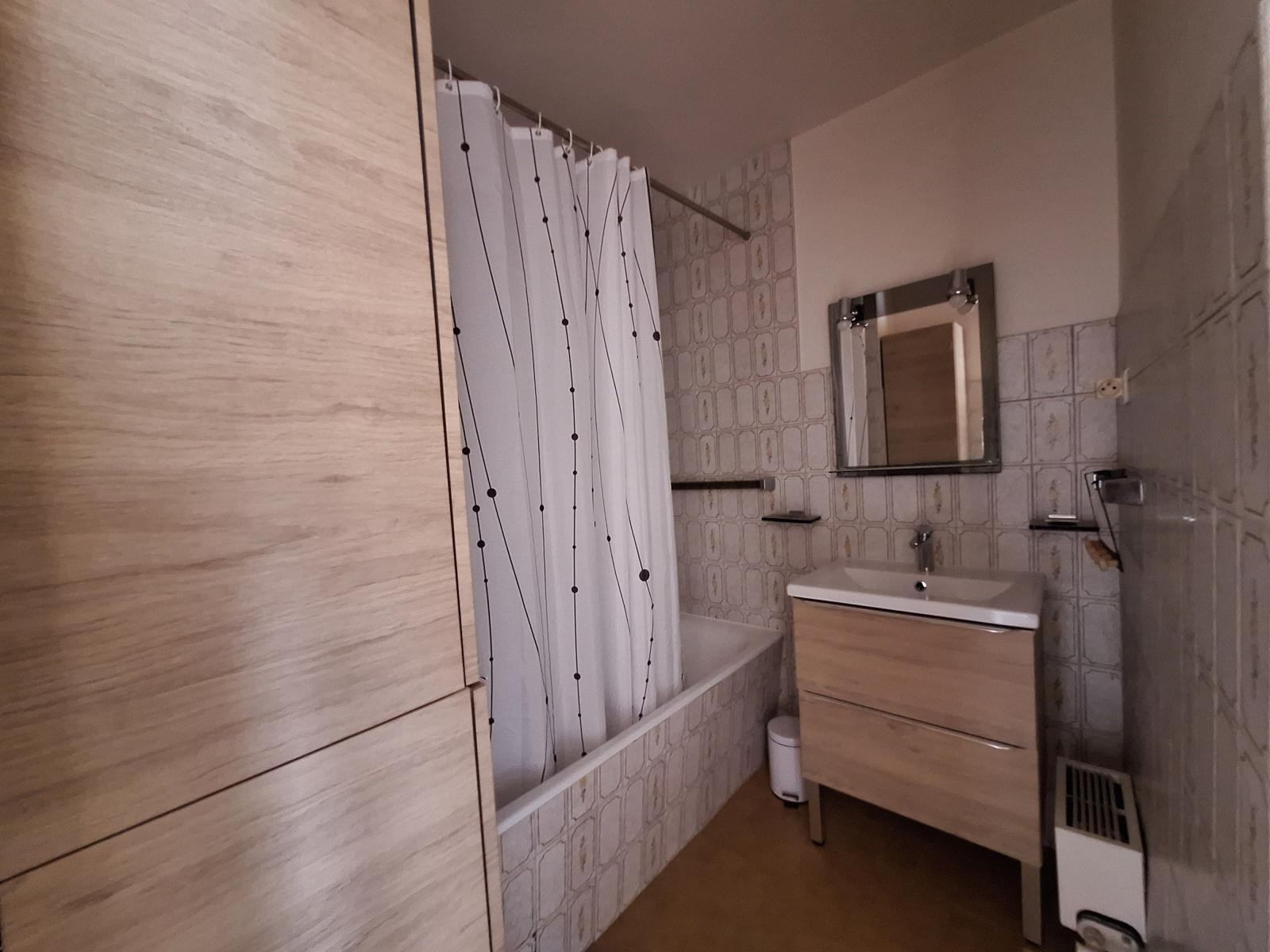
                                                Location
                                                 LIBERATION BEAU 2 PIECES MEUBLE AVEC TERRASSE