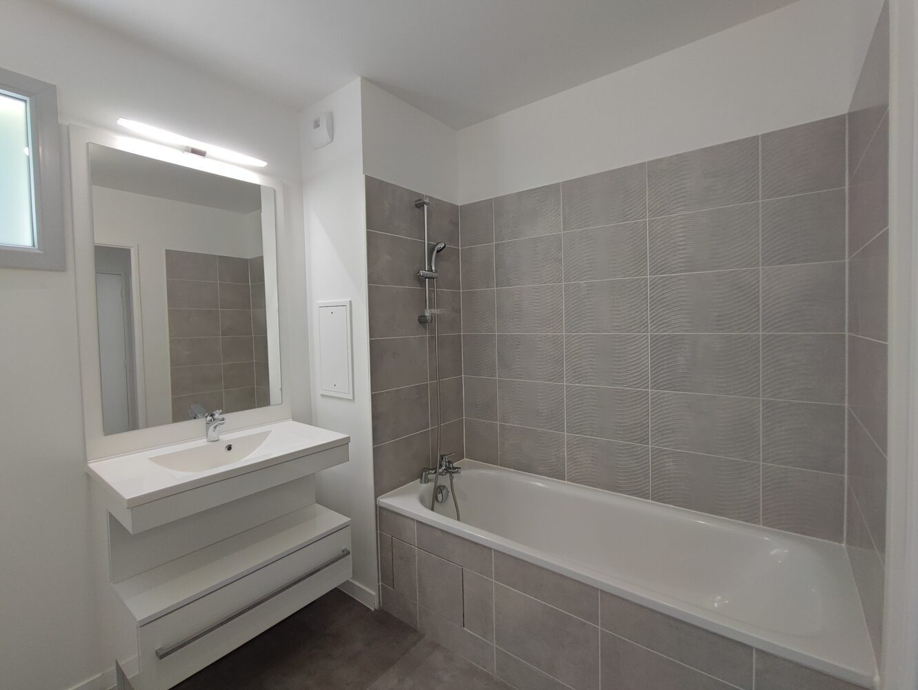 
                                                Location
                                                 Livry à louer 3 pièces avec balcon et parking double