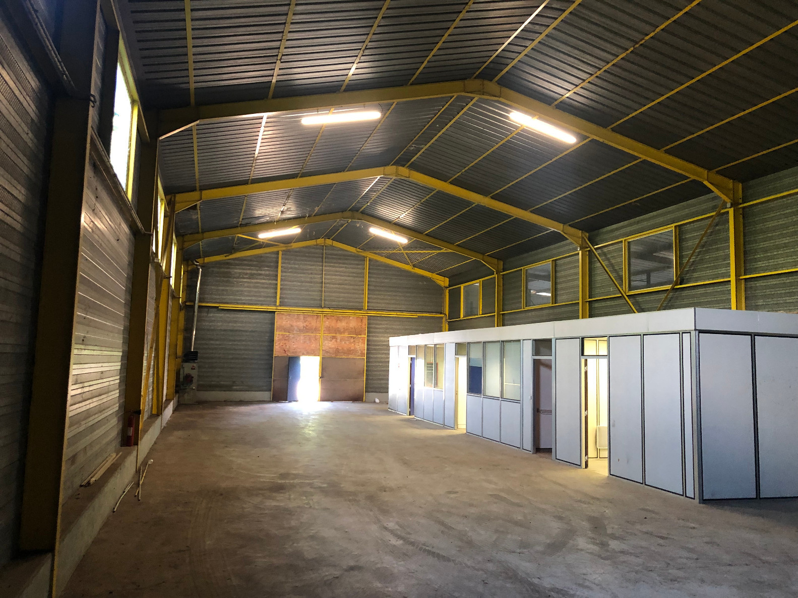 
                                                Location
                                                 LOCAL 370 m2 : depot entrepot rack palette parking