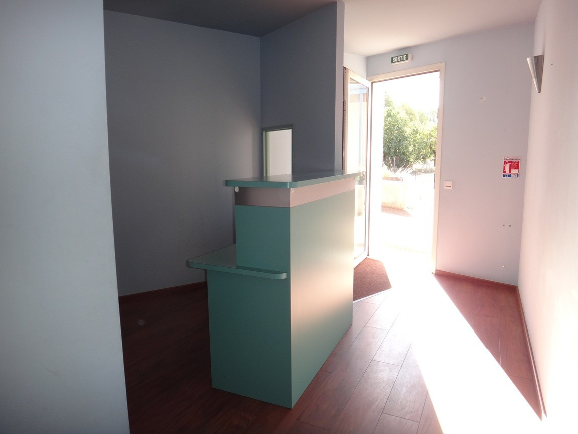 
                                                Vente
                                                 Local 62 m² + Parkings  périphérie Gaillac 81600