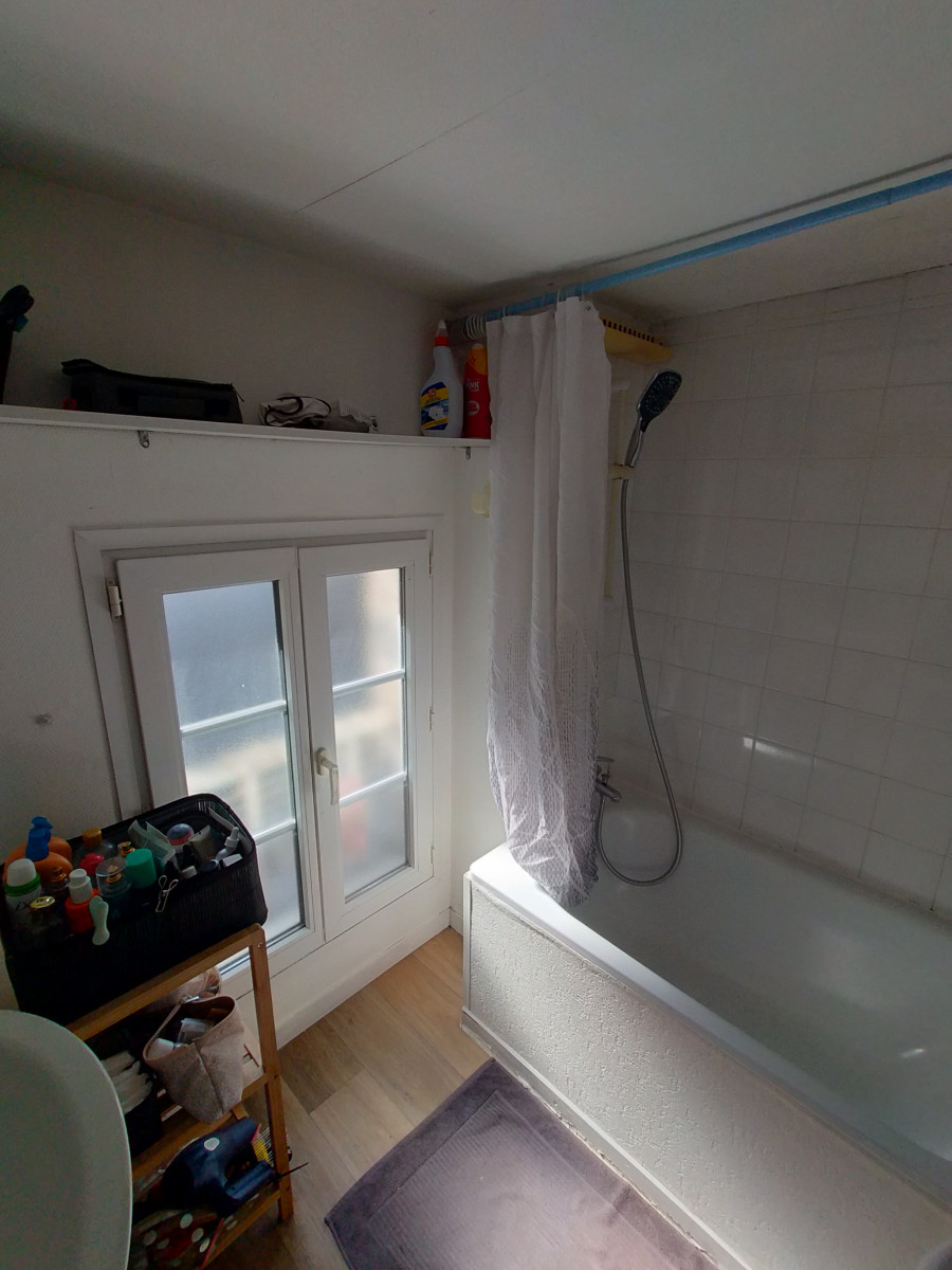 
                                                Vente
                                                 Local Commercial 12565 à Angoulême