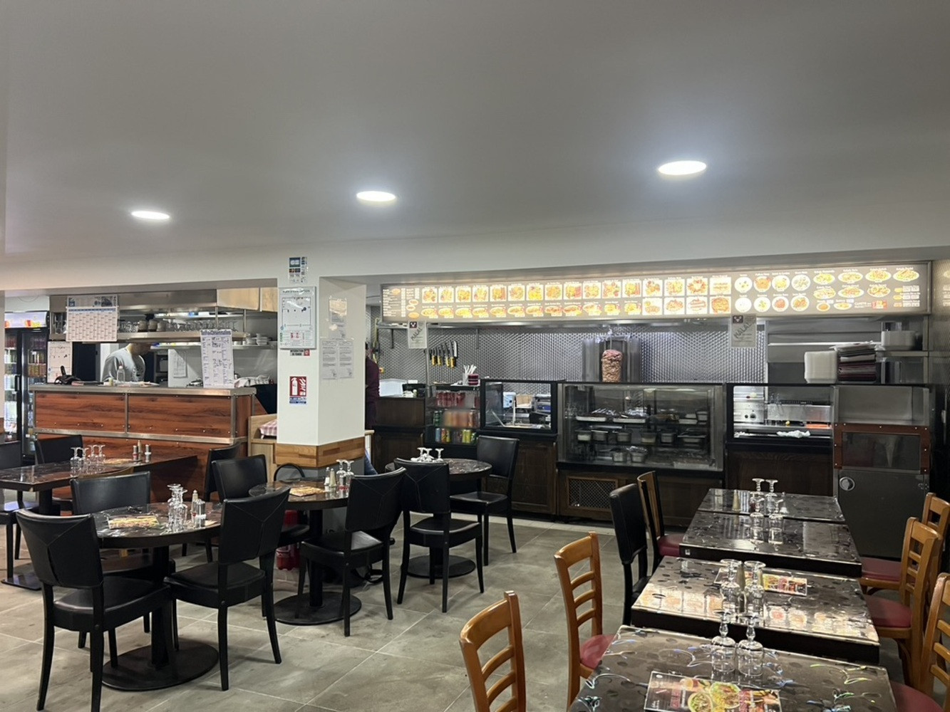 
                                                Vente
                                                 Local commercial 164 m² avec terrasse – Zone