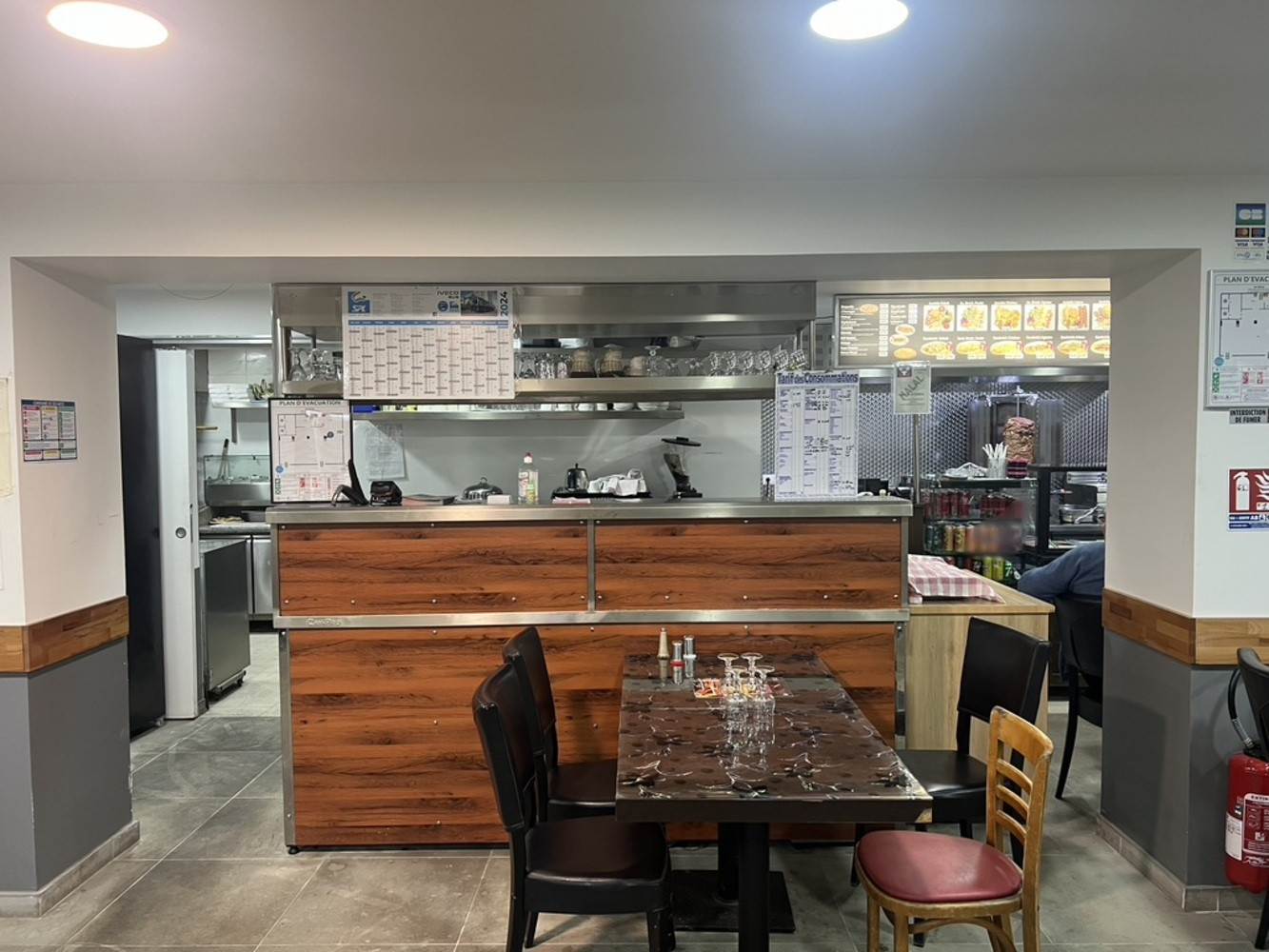 
                                                Vente
                                                 Local commercial 164 m² avec terrasse – Zone