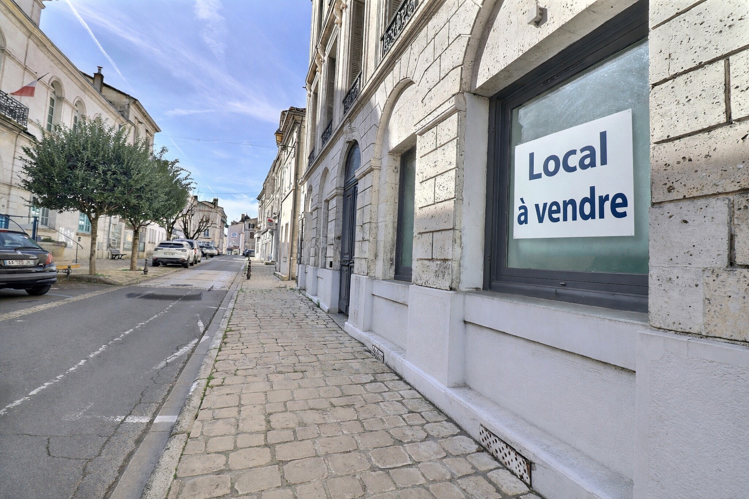 
                                                Vente
                                                 Local commercial 3 pièces