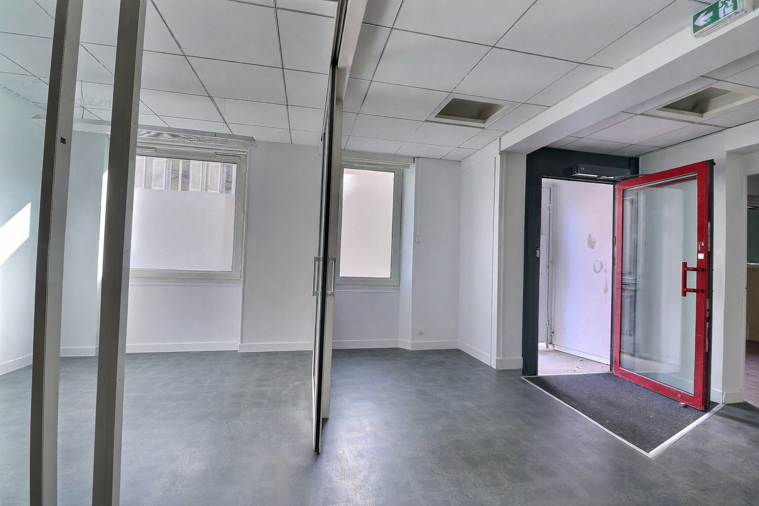 
                                                Vente
                                                 Local commercial 3 pièces