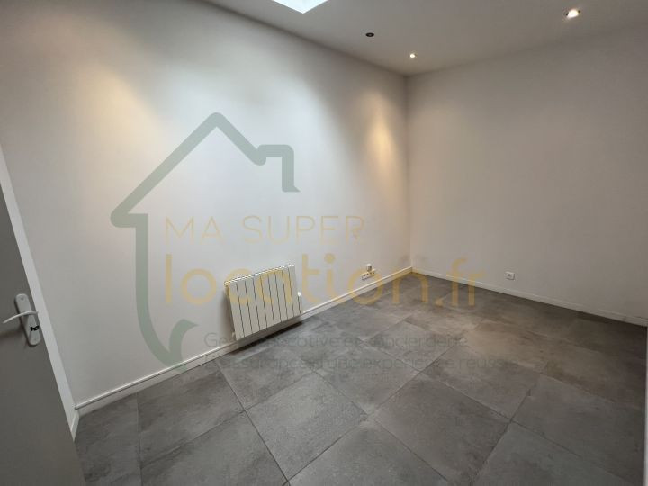 
                                                Location
                                                 Local commercial 54 m2