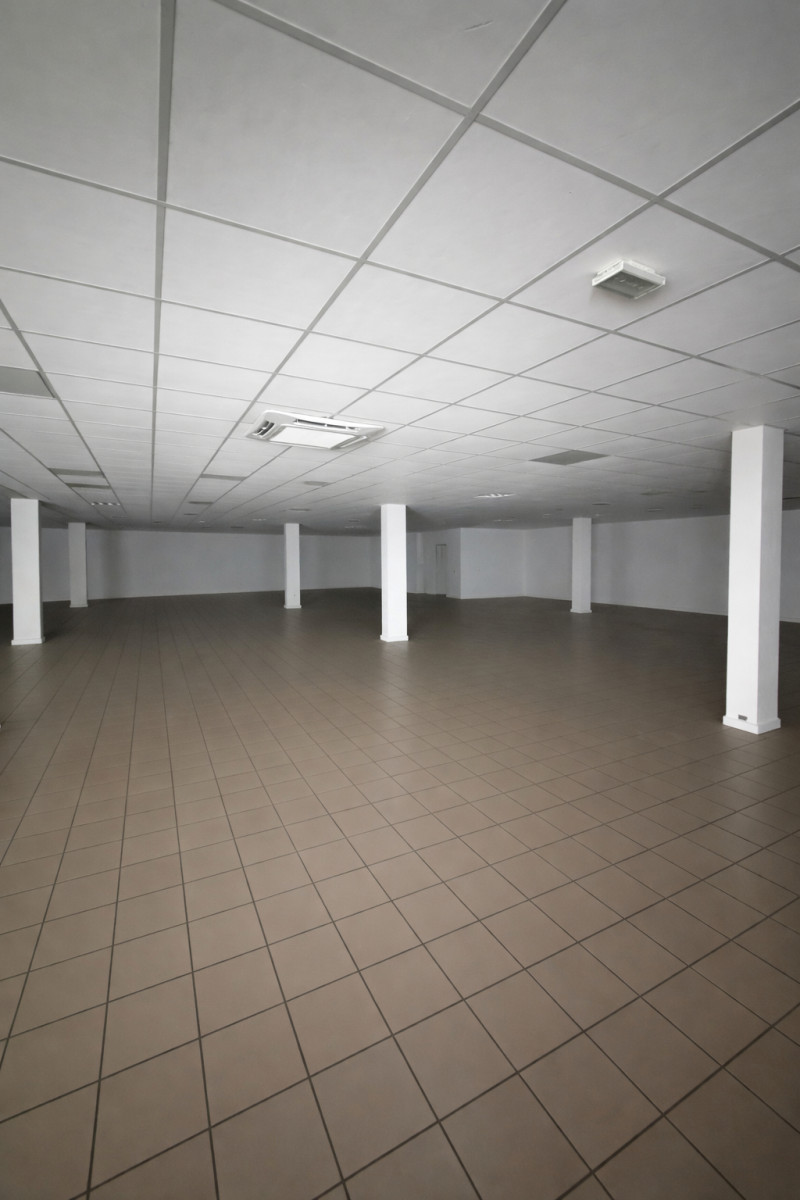 
                                                Location
                                                 Local commercial – 580 m² – Saint-André (97440)