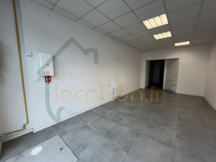 
                                                Location
                                                 Local commercial 59m2