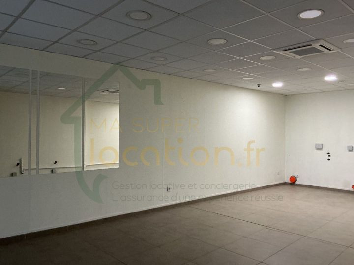 
                                                Location
                                                 Local Commercial à LAON