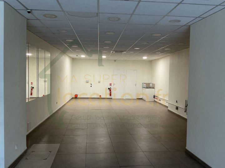 
                                                Location
                                                 Local Commercial à LAON