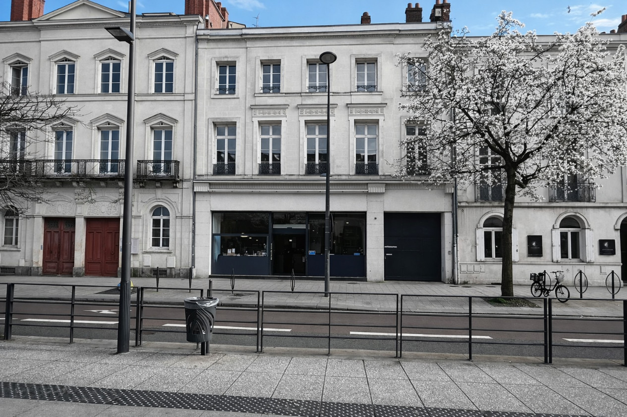
                                                Vente
                                                 Local commercial - Angers