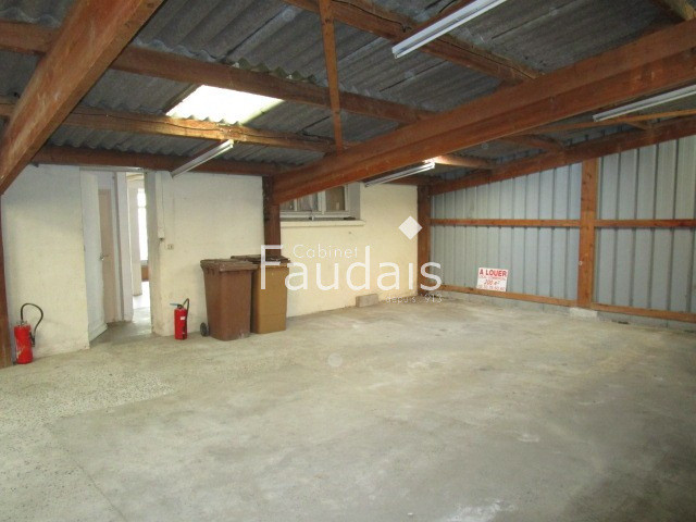 
                                                Location
                                                 Local commercial avec entrepôt