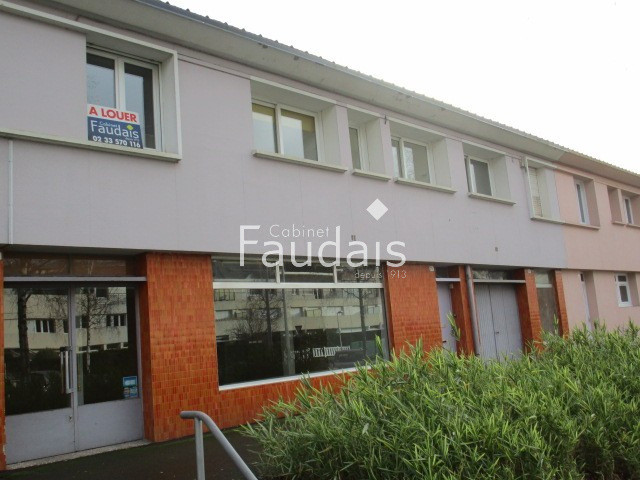 
                                                Location
                                                 Local commercial avec entrepôt