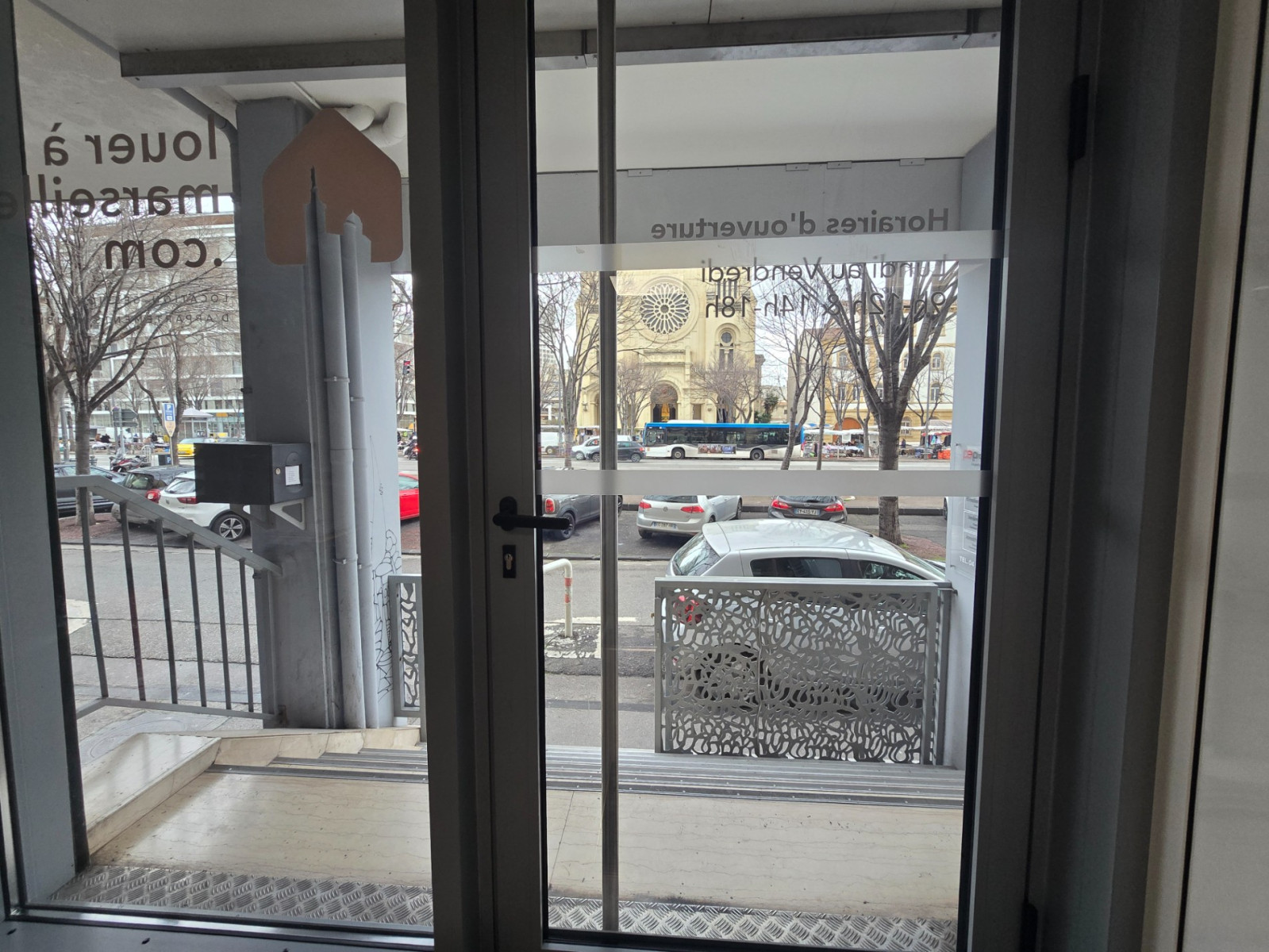 
                                                Location
                                                 Local commercial/Bureau Av.du Prado Castellane