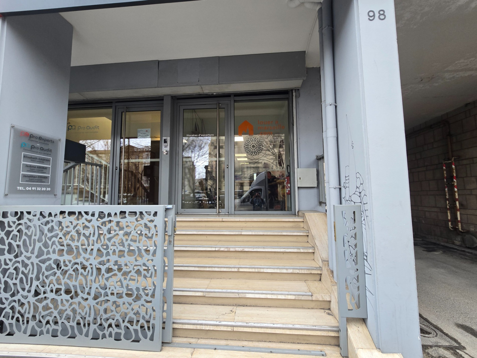 
                                                Location
                                                 Local commercial/Bureau Av.du Prado Castellane