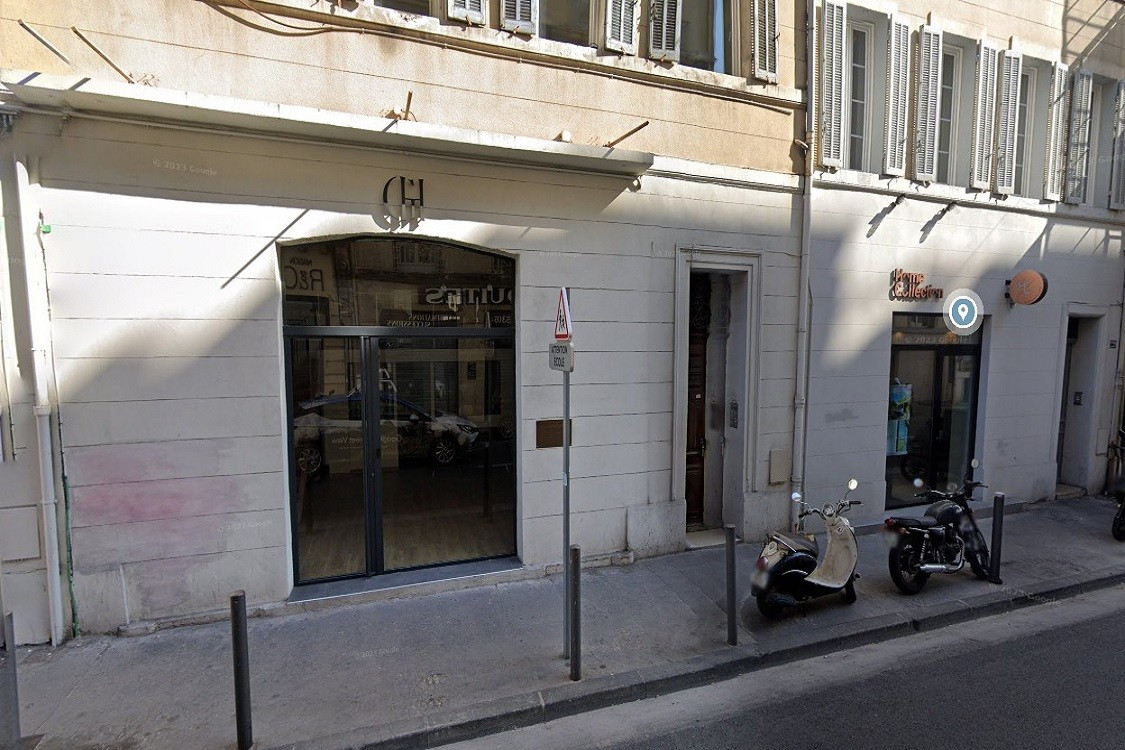
                                                Location
                                                 Local commercial/Bureau avec Vitrine Rue Paradis