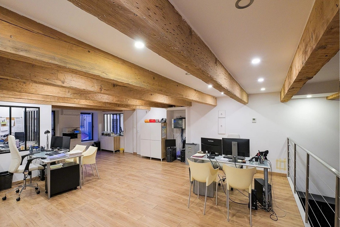 
                                                Location
                                                 Local commercial/Bureau avec Vitrine Rue Paradis