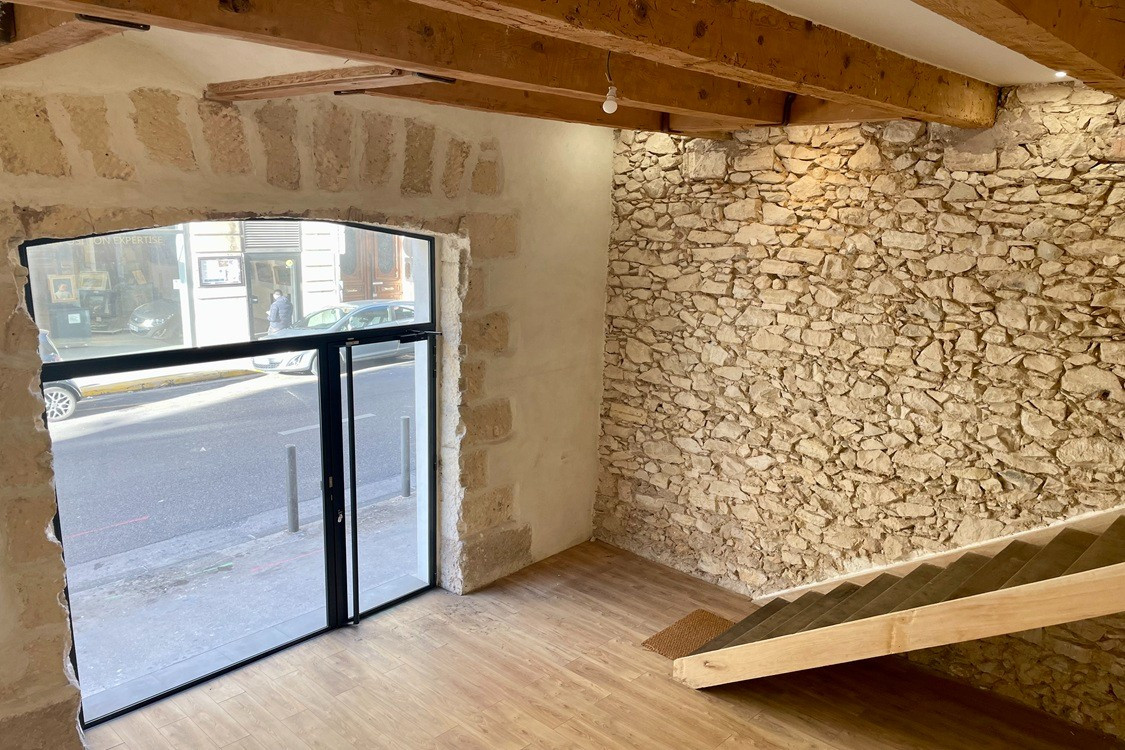 
                                                Location
                                                 Local commercial/Bureau avec Vitrine Rue Paradis