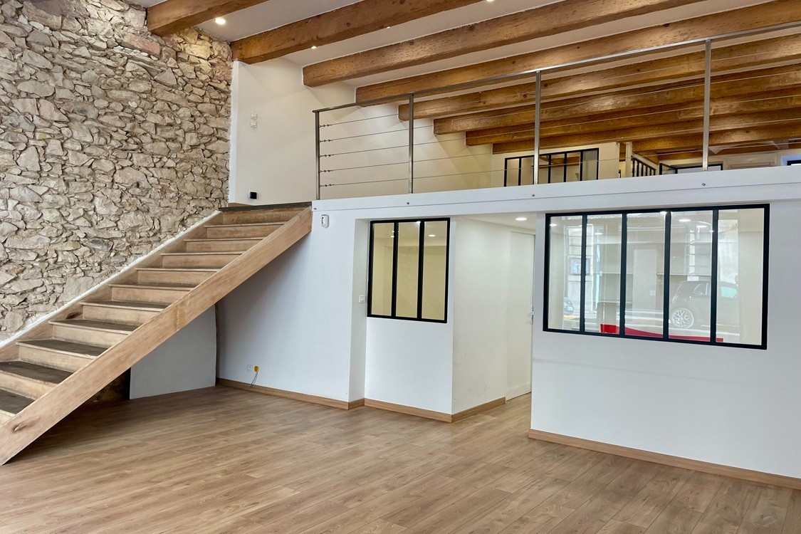 
                                                Location
                                                 Local commercial/Bureau avec Vitrine Rue Paradis